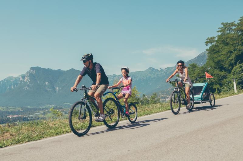 giro in ebike con tutta la famiglia