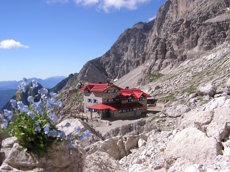 Rifugio Agostini nel cuore delle Dolomiti di Brenta
